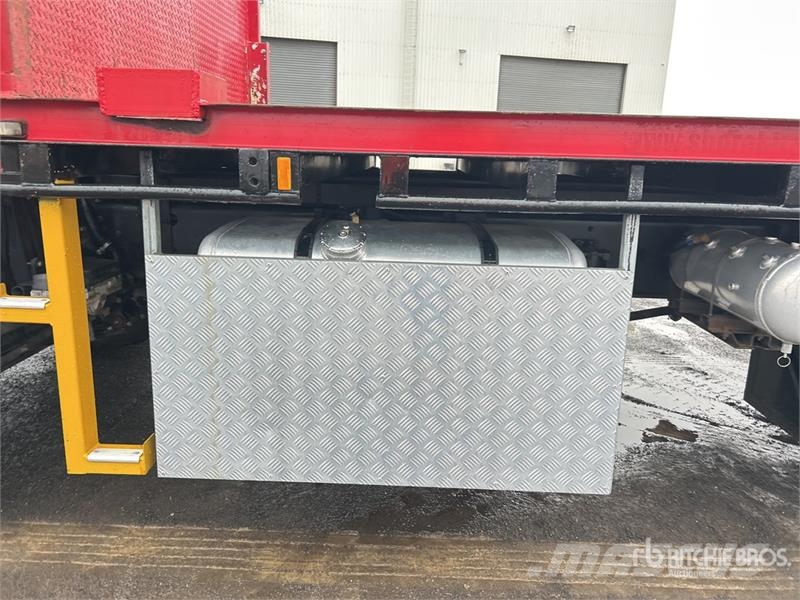 Isuzu FH FXZ 6x4 w/2010 Fassi 9.2 Ton F210 Flatbed Truck Darus teherautók