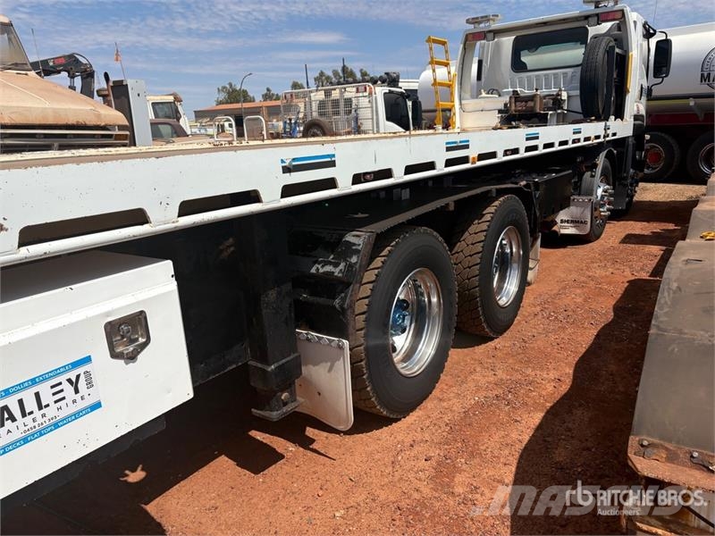 Isuzu FH FYH 8.8 m Tilt Deck Trailer Mélybölcsős