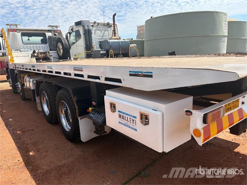 Isuzu FH FYH 8.8 m Tilt Deck Trailer Mélybölcsős