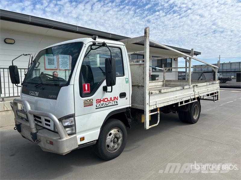 Isuzu Flatbed Truck Flatbed / Dropside trucks