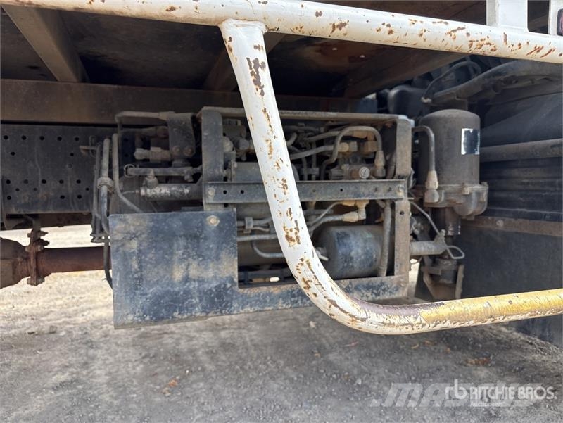 Isuzu FRR500 4x2 Flatbed Truck Platformas/izkraušana no sāniem