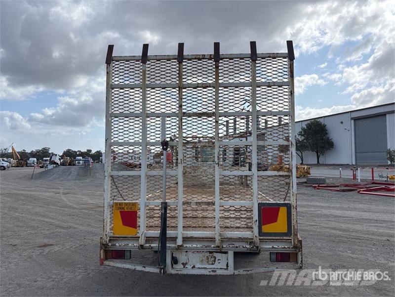 Isuzu FRR500 4x2 Flatbed Truck Platformas/izkraušana no sāniem