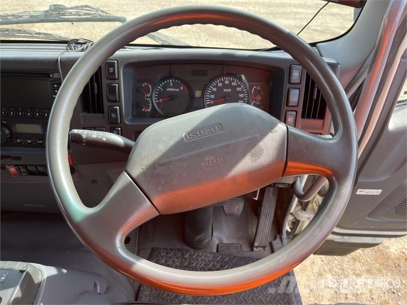 Isuzu FSR850 4x2 Curtain Side Truck Pritsche & Plane