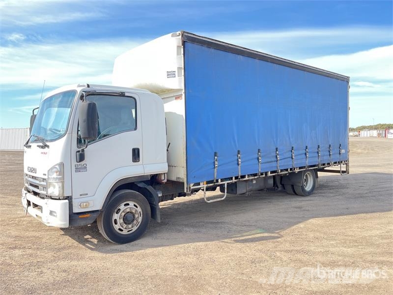 Isuzu FSR850 4x2 Curtain Side Truck Pritsche & Plane
