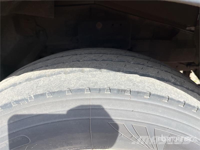 Isuzu FSR850 4x2 Curtain Side Truck Pritsche & Plane