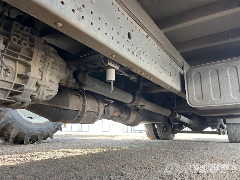Isuzu FSR850 4x2 Curtain Side Truck Pritsche & Plane