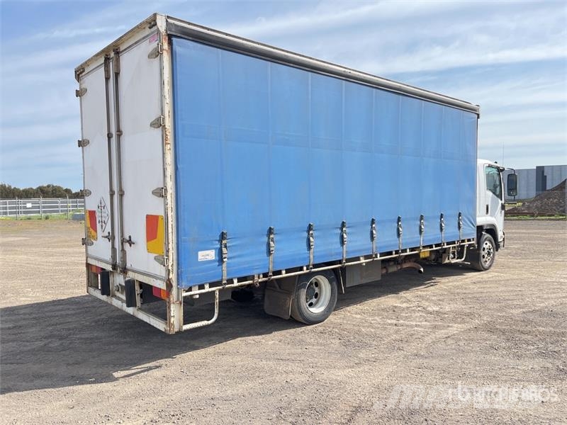 Isuzu FSR850 4x2 Curtain Side Truck Pritsche & Plane