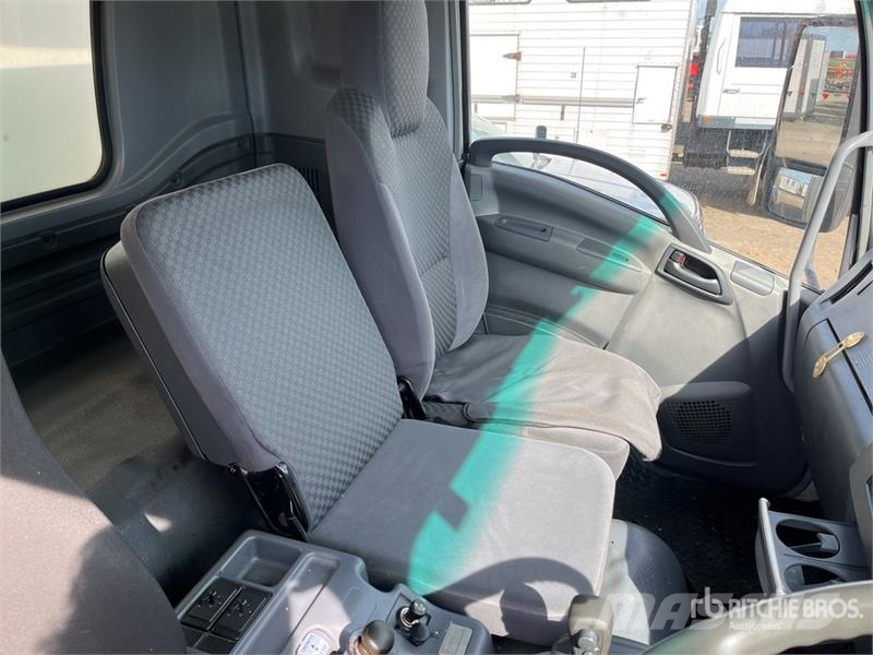 Isuzu FSR850 4x2 Curtain Side Truck Pritsche & Plane