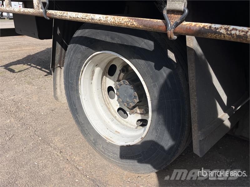 Isuzu FSR850 4x2 Curtain Side Truck Pritsche & Plane
