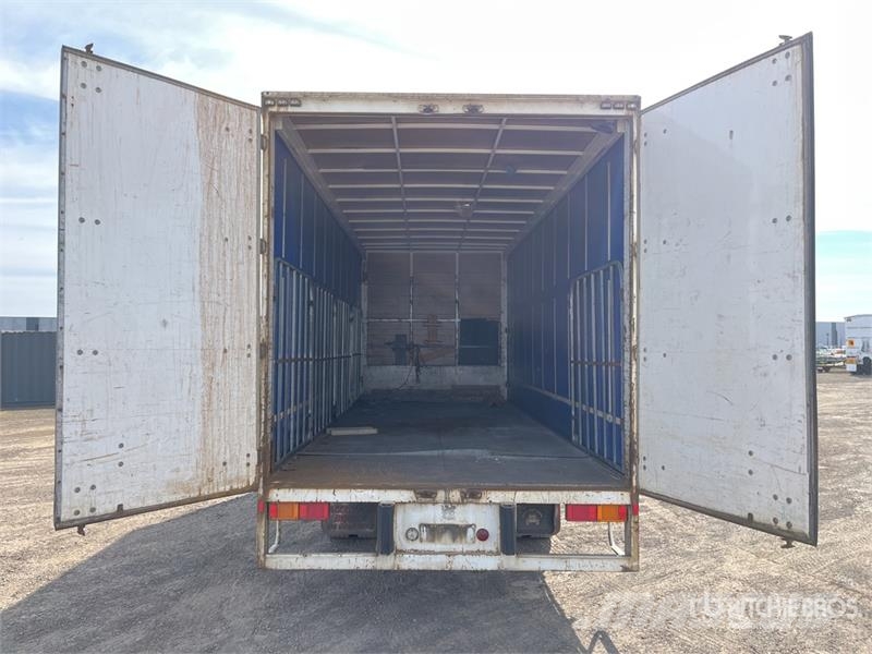 Isuzu FSR850 4x2 Curtain Side Truck Pritsche & Plane