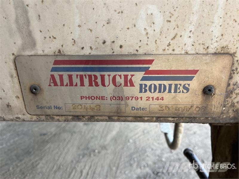 Isuzu FSR850 4x2 Curtain Side Truck Pritsche & Plane