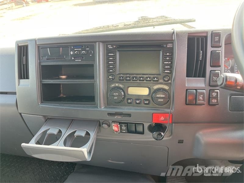 Isuzu FSR850 4x2 Curtain Side Truck Pritsche & Plane