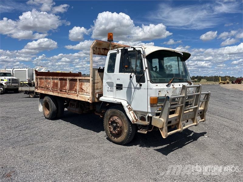 Isuzu FTR 4x2 S/A Dump Truck Billenő teherautók