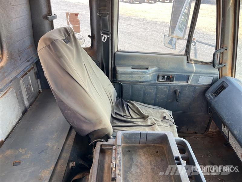 Isuzu FTR 4x2 S/A Dump Truck Billenő teherautók