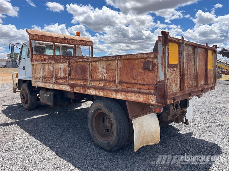 Isuzu FTR 4x2 S/A Dump Truck Billenő teherautók