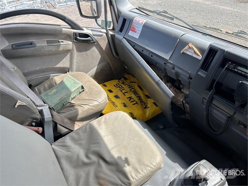 Isuzu FTR 900 4x2 Flatbed Truck شاحنات مسطحة/مفصلية الجوانب