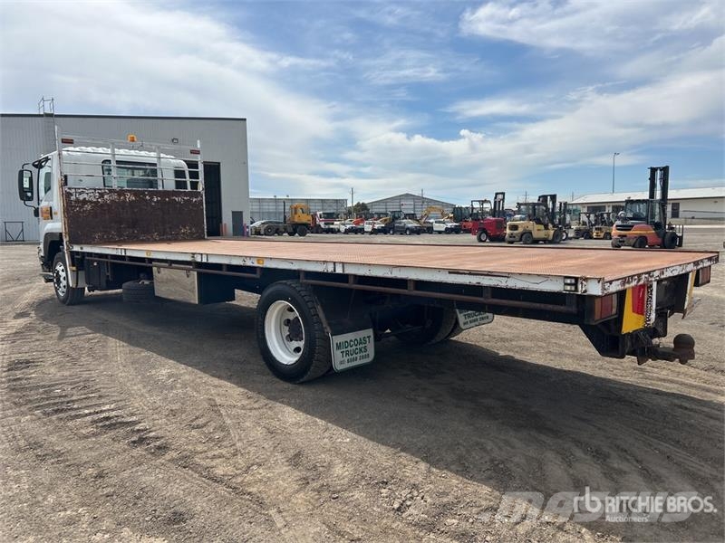 Isuzu FTR 900 4x2 Flatbed Truck شاحنات مسطحة/مفصلية الجوانب