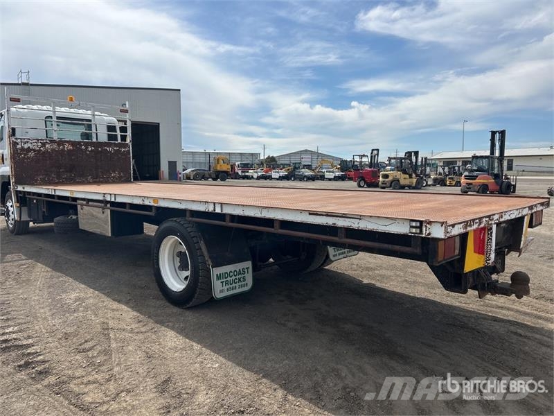 Isuzu FTR 900 4x2 Flatbed Truck شاحنات مسطحة/مفصلية الجوانب