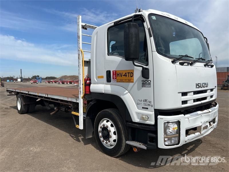 Isuzu FTR 900 4x2 Flatbed Truck شاحنات مسطحة/مفصلية الجوانب
