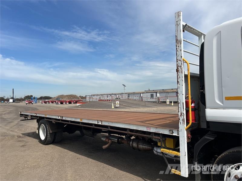 Isuzu FTR 900 4x2 Flatbed Truck شاحنات مسطحة/مفصلية الجوانب