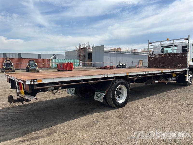 Isuzu FTR 900 4x2 Flatbed Truck شاحنات مسطحة/مفصلية الجوانب