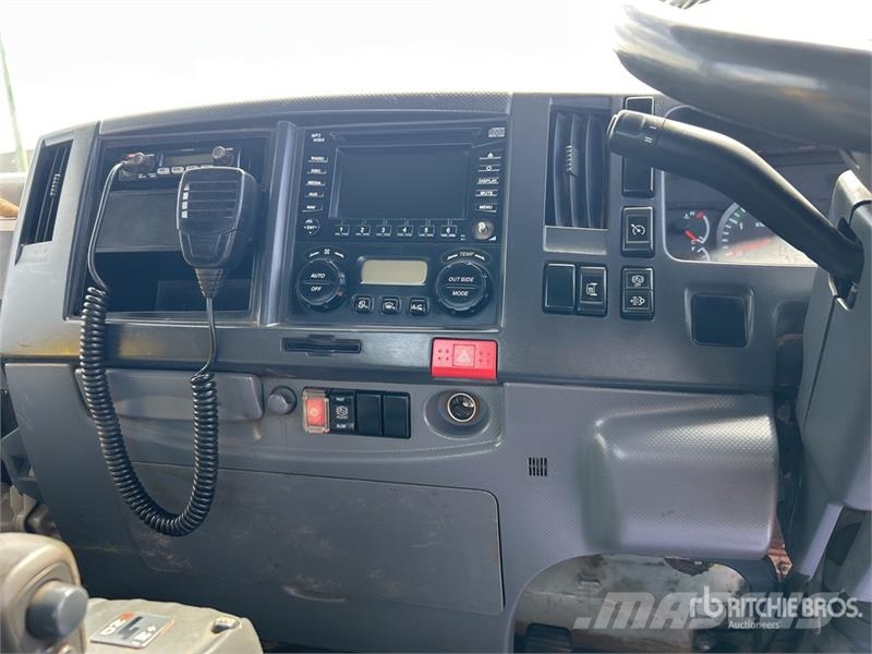 Isuzu FTR 900 4x2 Flatbed Truck شاحنات مسطحة/مفصلية الجوانب