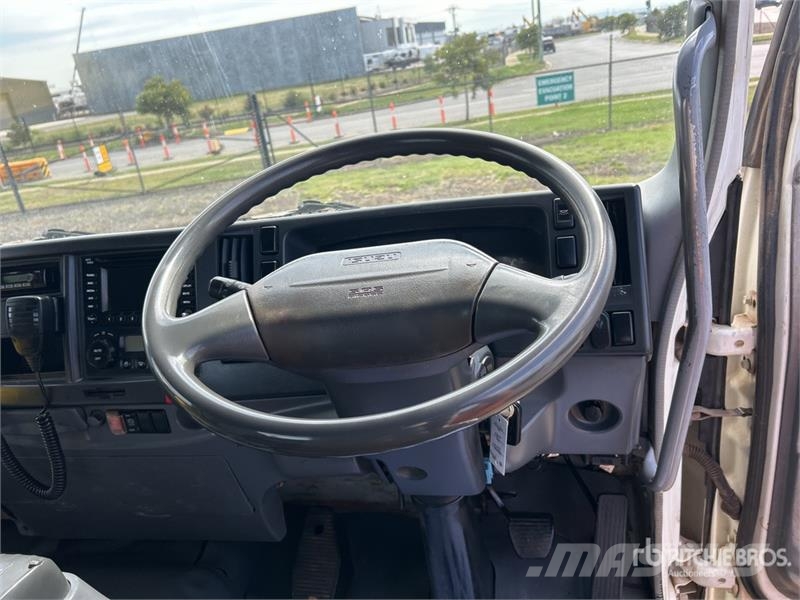 Isuzu FTR 900 4x2 Flatbed Truck شاحنات مسطحة/مفصلية الجوانب
