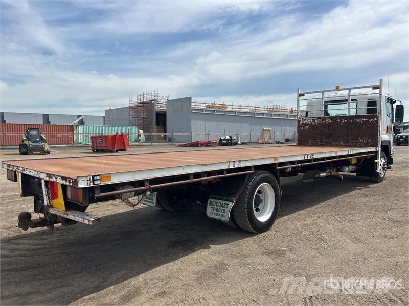 Isuzu FTR 900 4x2 Flatbed Truck شاحنات مسطحة/مفصلية الجوانب