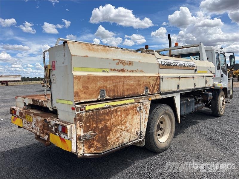 Isuzu FTR800 4x2 Fuel and Lube Truck Tartályos teherautók