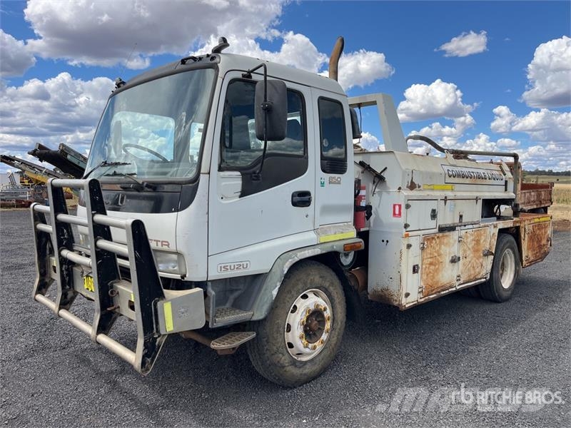 Isuzu FTR800 4x2 Fuel and Lube Truck Tartályos teherautók