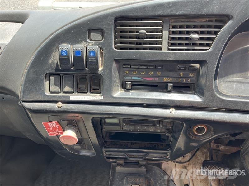 Isuzu FTR800 4x2 Fuel and Lube Truck Tartályos teherautók