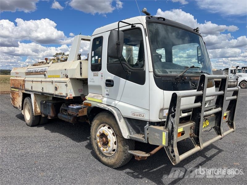 Isuzu FTR800 4x2 Fuel and Lube Truck Tartályos teherautók