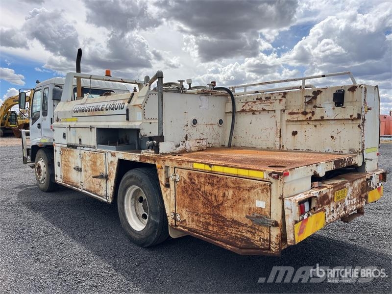 Isuzu FTR800 4x2 Fuel and Lube Truck Tartályos teherautók