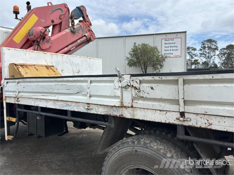 Isuzu FTS5MF 4x4 w/ 1994 Palfinger PE14000BX 2610 kg Knu شاحنات الرافعات