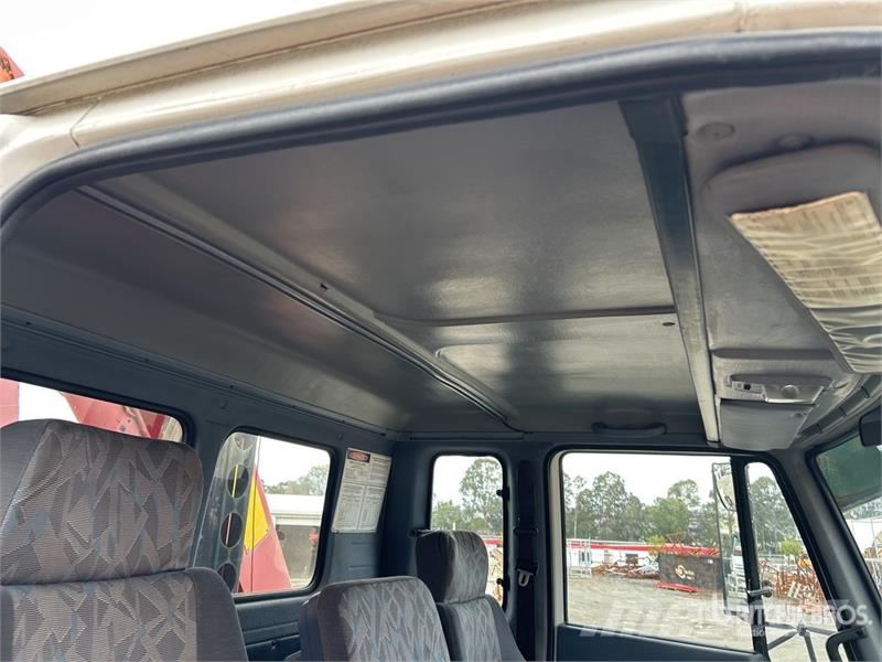 Isuzu FTS5MF 4x4 w/ 1994 Palfinger PE14000BX 2610 kg Knu شاحنات الرافعات