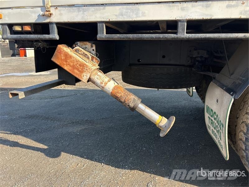 Isuzu FTS5MF 4x4 w/ 1994 Palfinger PE14000BX 2610 kg Knu شاحنات الرافعات