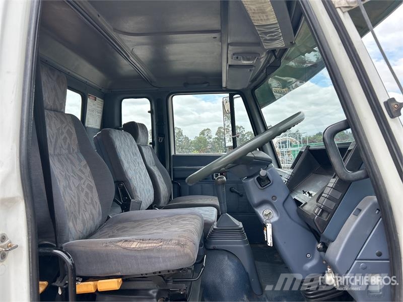 Isuzu FTS5MF 4x4 w/ 1994 Palfinger PE14000BX 2610 kg Knu شاحنات الرافعات