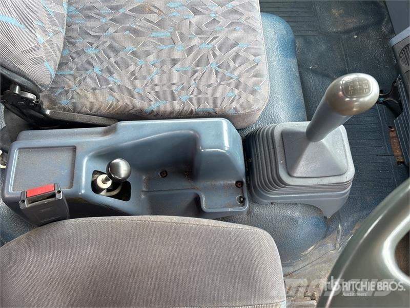 Isuzu FTS5MF 4x4 w/ 1994 Palfinger PE14000BX 2610 kg Knu شاحنات الرافعات