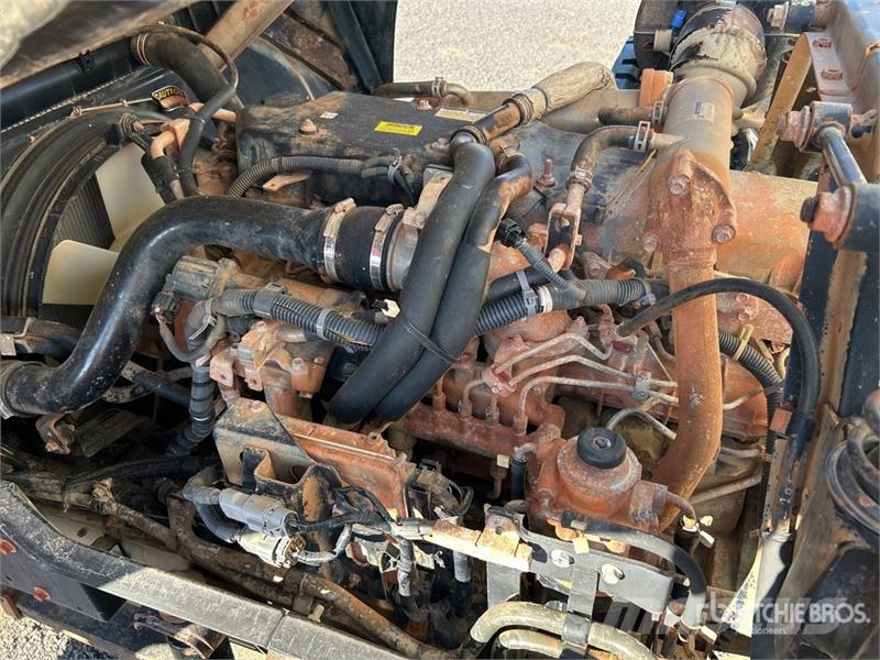 Isuzu FVZ 260-300 6x4 Fuel and Lube Truck Tankwagen