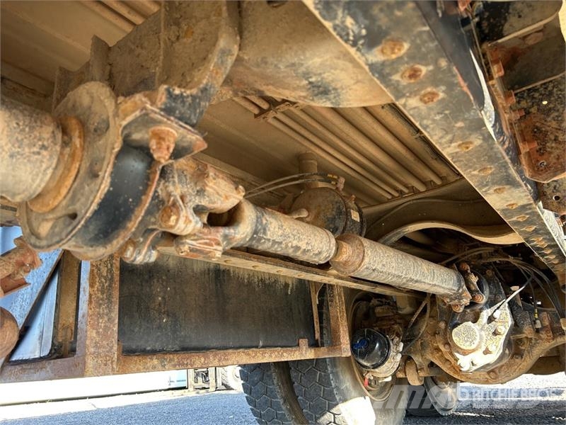Isuzu FVZ 260-300 6x4 Fuel and Lube Truck Tankwagen