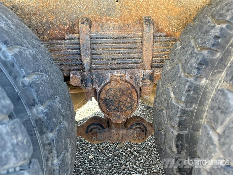 Isuzu FVZ 260-300 6x4 Fuel and Lube Truck Tankwagen