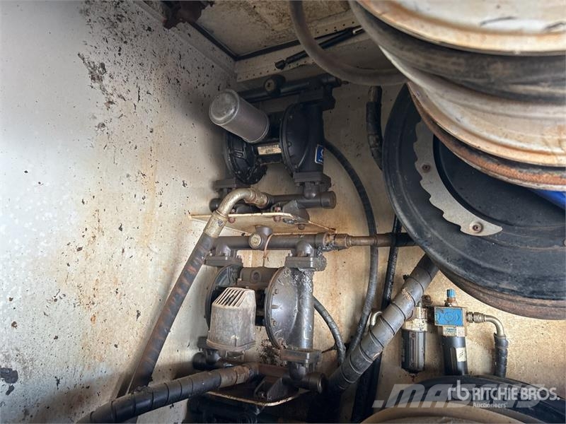 Isuzu FVZ 260-300 6x4 Fuel and Lube Truck Tankwagen