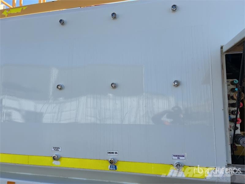 Isuzu FVZ 260-300 6x4 Fuel and Lube Truck Tankwagen