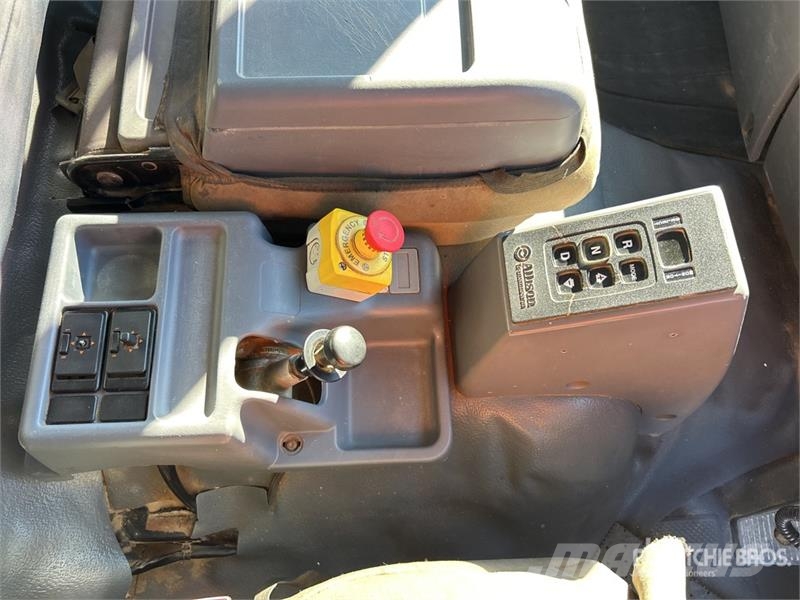 Isuzu FVZ 260-300 6x4 Fuel and Lube Truck Tankwagen