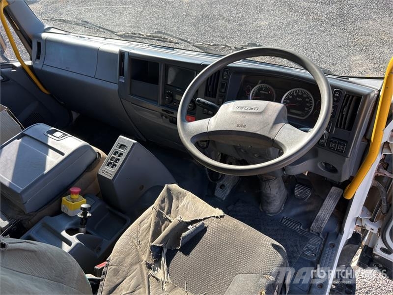 Isuzu FVZ 260-300 6x4 Fuel and Lube Truck Tankwagen