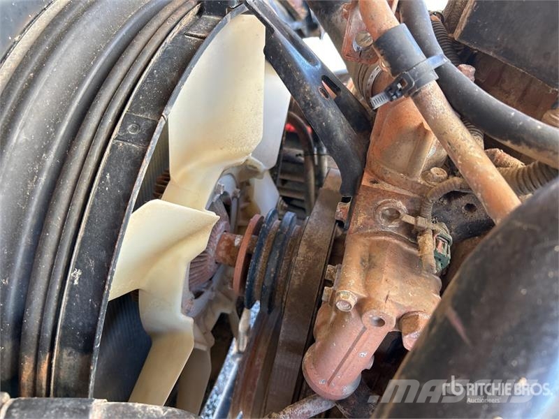 Isuzu FVZ 260-300 6x4 Fuel and Lube Truck Tankwagen