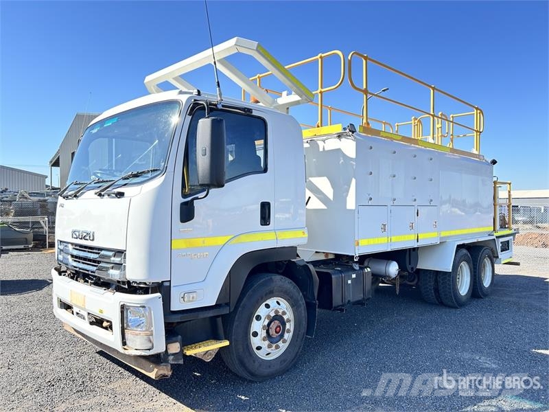 Isuzu FVZ 260-300 6x4 Fuel and Lube Truck Tankwagen
