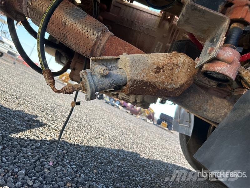 Isuzu FVZ 260-300 6x4 Fuel and Lube Truck Tankwagen