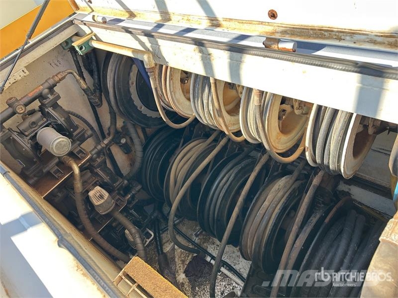 Isuzu FVZ 260-300 6x4 Fuel and Lube Truck Tankwagen