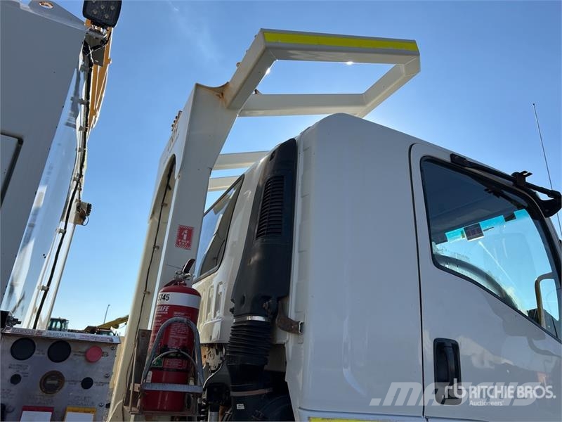 Isuzu FVZ 260-300 6x4 Fuel and Lube Truck Tankwagen